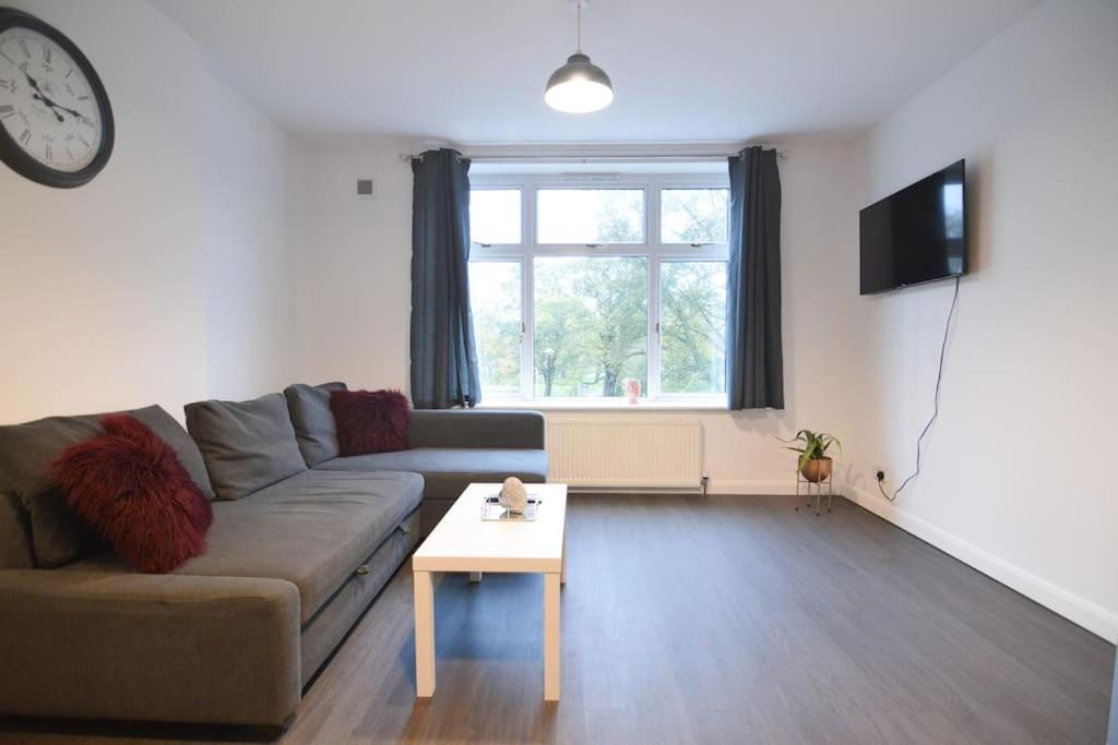 Contemporary 3 Bedroom Flat Κιρκάλντυ Εξωτερικό φωτογραφία