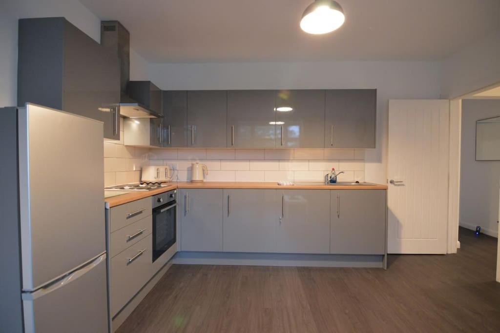 Contemporary 3 Bedroom Flat Κιρκάλντυ Εξωτερικό φωτογραφία